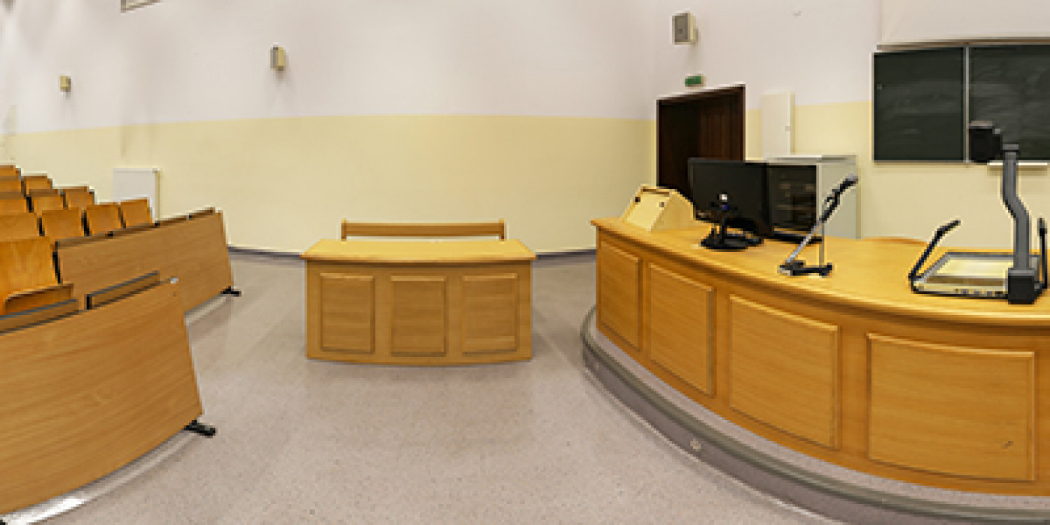Budynek A, parter, sala symulacji rozpraw sądowych, sala 36